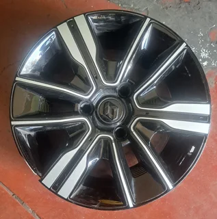  14-inch Renault Kwid wheel covers. Leave your whatsapp number if interested for pricing.