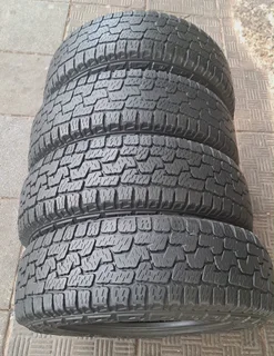  225/65R17 Pirelli scorpion all Terrian tires. Leave your whatsapp number if interested.