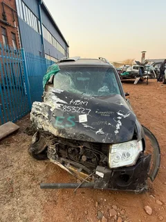 2010 Mitsubishi pajero 3.2 4x4 stripping for spares