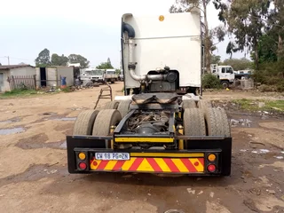 Grab This 2011 International 9800i 6x4 Truck [Excellent Condition]