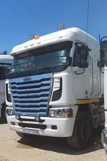 Two-Truck Cash Deal – 2010 Freightliner ISX500 &#43; 2009 Freightliner ISX530