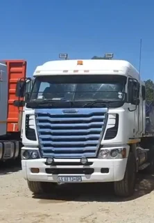 Two-Truck Cash Deal – 2010 Freightliner ISX500 &#43; 2009 Freightliner ISX530