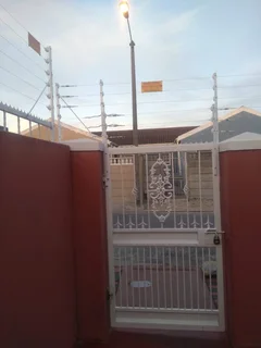 Luyoloville, Guguletu Flat to Rent