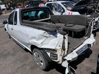 Nissan Np200 1.6 8v Stripping