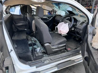 Isuzu Kb300 D Max Stripping