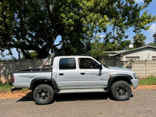 2003 Toyota Hilux KZ-TE 4x2 Double Cab (R160 000)