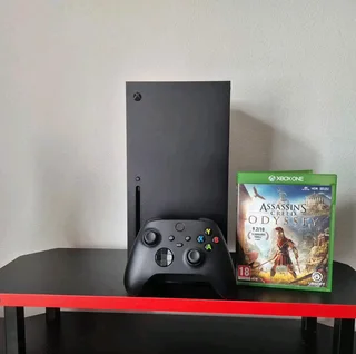 Xbox series X 1 TB Black comes with 2 controllers and one Game