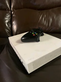 Xbox One S 1TB comes with one game and a Single controller 