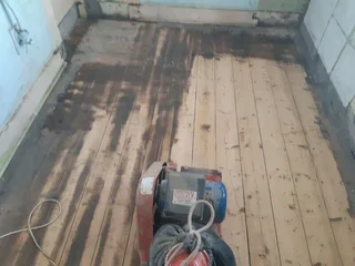 We give new life to all your wooden floors ,decks ,pergolas windows from R150 m2