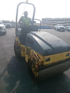 Tar surfacing road markings slurry seal