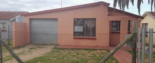 Charming 3-Bedroom Retreat in Kwanobuhle!