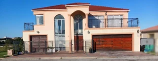 Seaside Splendor: Luxurious 5-Bedroom Retreat in Bluewater Bay - R2,199 000