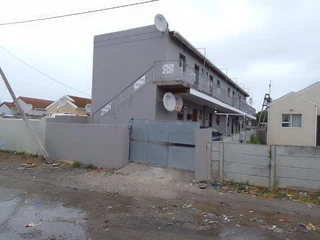 Prime Investment: 8 Flats in Strand Asanda Village!