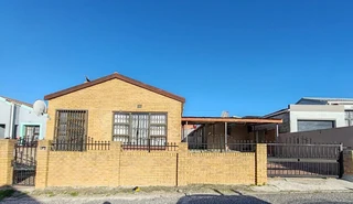 5 Bedroom house for sale in Litha Park, Khayelitsha - R990,000