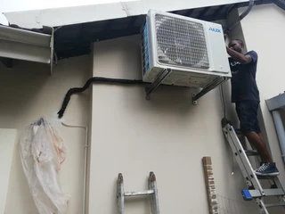We Have R22 Gas For Aircon Servicing &regassing , Installation,repairs