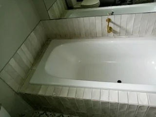 LAMINATE FLOORING AND TILING WALLS