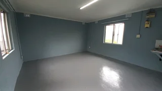 Outbuilding to let clayfield