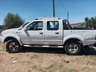 nissan hardbody np300