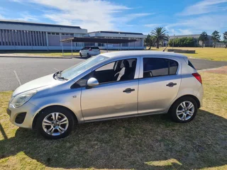 Opel Corsa Essential 1.4i Sport in an immaculate condition