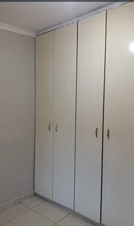 House to rent in Etx 0,fully furnished with parking R5500.00 pm and R2500.00 dep. Close to the rank