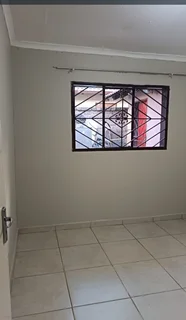 House to rent in Etx 0,fully furnished with parking R5500.00 pm and R2500.00 dep. Close to the rank