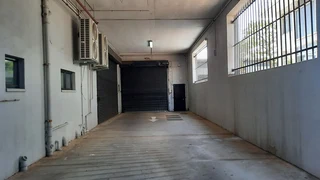 PRIME SHOWROOM WITH WORKSHOP