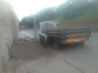 5TON TRUCK FOR RUBBLE, REFUSE AND FURNITURE REMOVALS (R900)