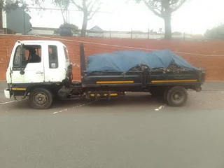 5TON TRUCK FOR RUBBLE, REFUSE AND FURNITURE REMOVALS (R900)