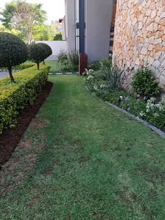 My name is Samson chiumia from Malawian am looking for garden job