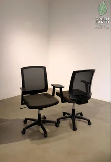 typist chair / mesh back