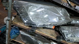 Toyota Quantum  Headlight R/f