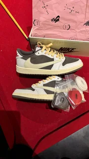 Air Jordan 1 Low OG SP Travis Scott reverse mocha