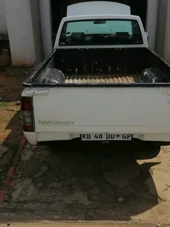 White Nissan Np 300 LWB Single cab