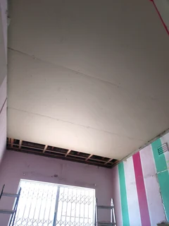 Skilled builder plasterer and skimmer