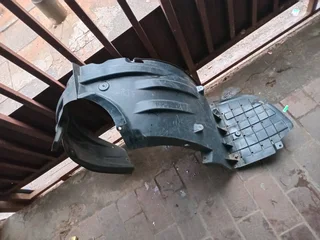 Renult Sandro left front fender liner