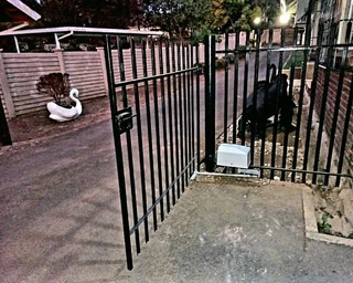 2x New Dace Duraswing gate motors R6000