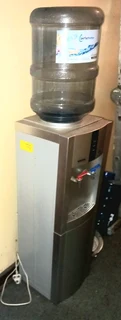 Free standing hot and cold water dispenser R1500
