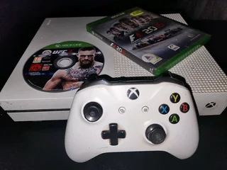 Xbox 1 S + 2 Games