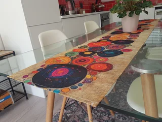 Beautiful Table Runner – Brand New