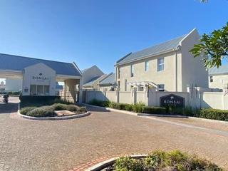 Tranquil Luxury, Secure Estate Living