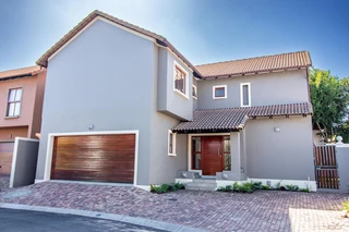 Calling all corporate clients! Beautiful executive home in Dainfern area