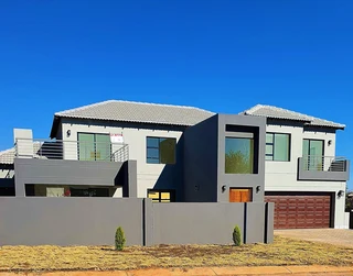 RENT OR BUY UPMARKET -MODERN BRAND NEW D/S