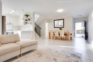Modern Elegance in Secure Gated Living:Contemporary 3-Bedroom Duplex in Langberg Ridge, Kraaifontein