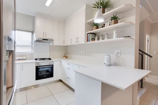 Modern Elegance in Secure Gated Living:Contemporary 3-Bedroom Duplex in Langberg Ridge, Kraaifontein