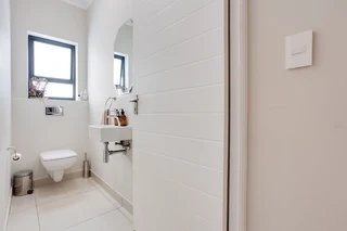 Modern Elegance in Secure Gated Living:Contemporary 3-Bedroom Duplex in Langberg Ridge, Kraaifontein