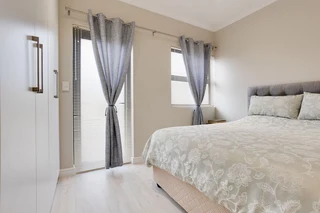 Modern Elegance in Secure Gated Living:Contemporary 3-Bedroom Duplex in Langberg Ridge, Kraaifontein