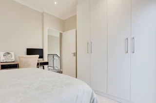 Modern Elegance in Secure Gated Living:Contemporary 3-Bedroom Duplex in Langberg Ridge, Kraaifontein