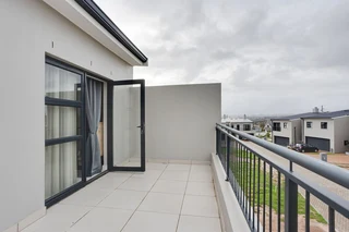 Modern Elegance in Secure Gated Living:Contemporary 3-Bedroom Duplex in Langberg Ridge, Kraaifontein