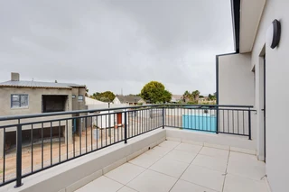 Modern Elegance in Secure Gated Living:Contemporary 3-Bedroom Duplex in Langberg Ridge, Kraaifontein