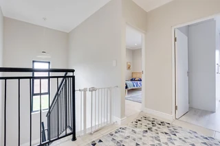 Modern Elegance in Secure Gated Living:Contemporary 3-Bedroom Duplex in Langberg Ridge, Kraaifontein